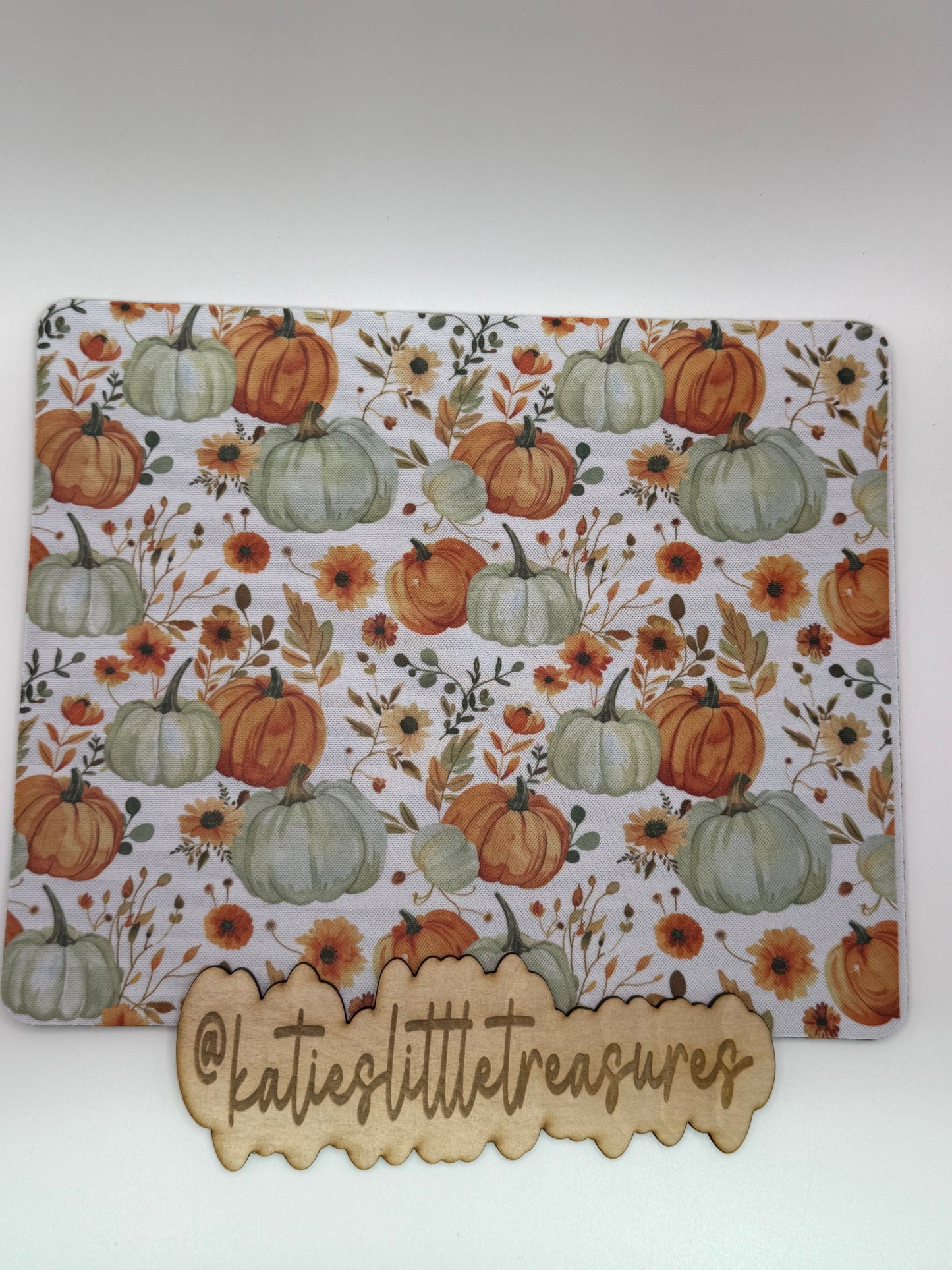Green and orange pumpkin mouse pad